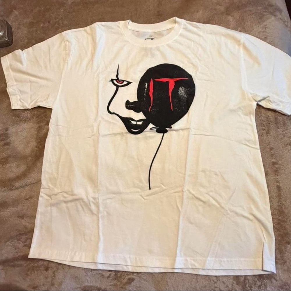 White Graphic 'IT' Balloon Crew Neck T-Shirt